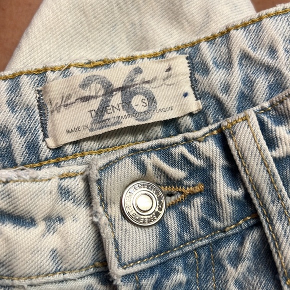 We The Free Light Wash Distressed Jeans- 2 - Picture 5 of 6